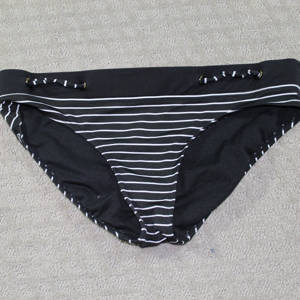 Jag Women's Sz M Black and White Striped Bikini Bottom EUC
